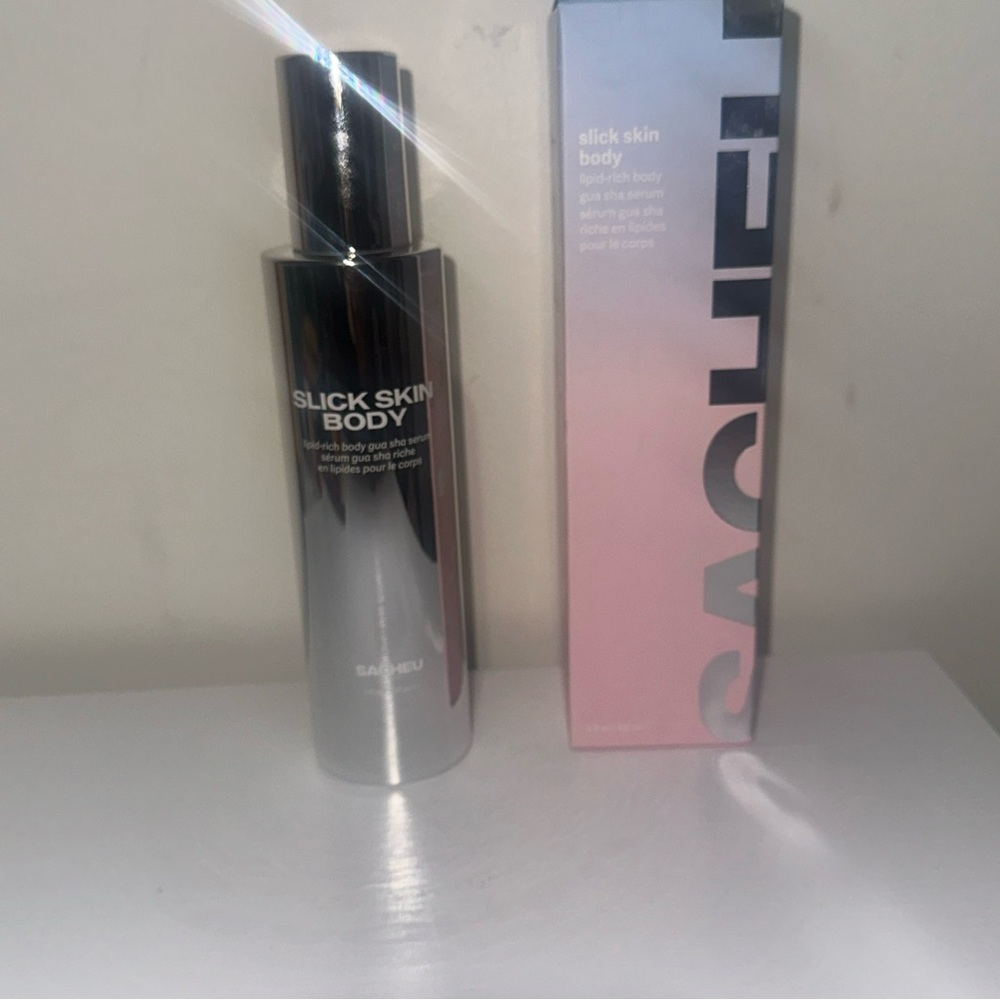 Sacheu Slick Skin Body - highlighter body butter Women